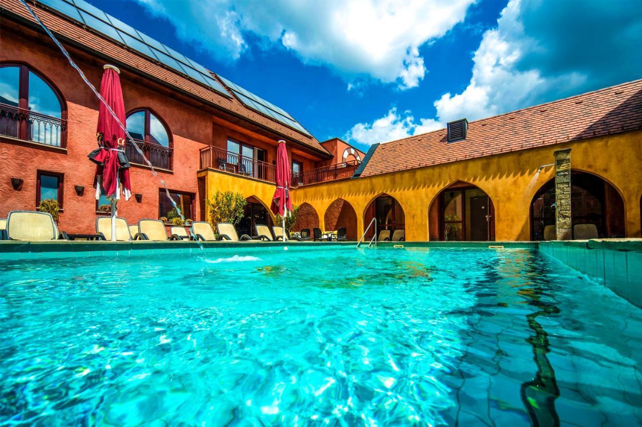 Meses Shiraz Hotel Superior-Adults Only Эгерсалок Экстерьер фото