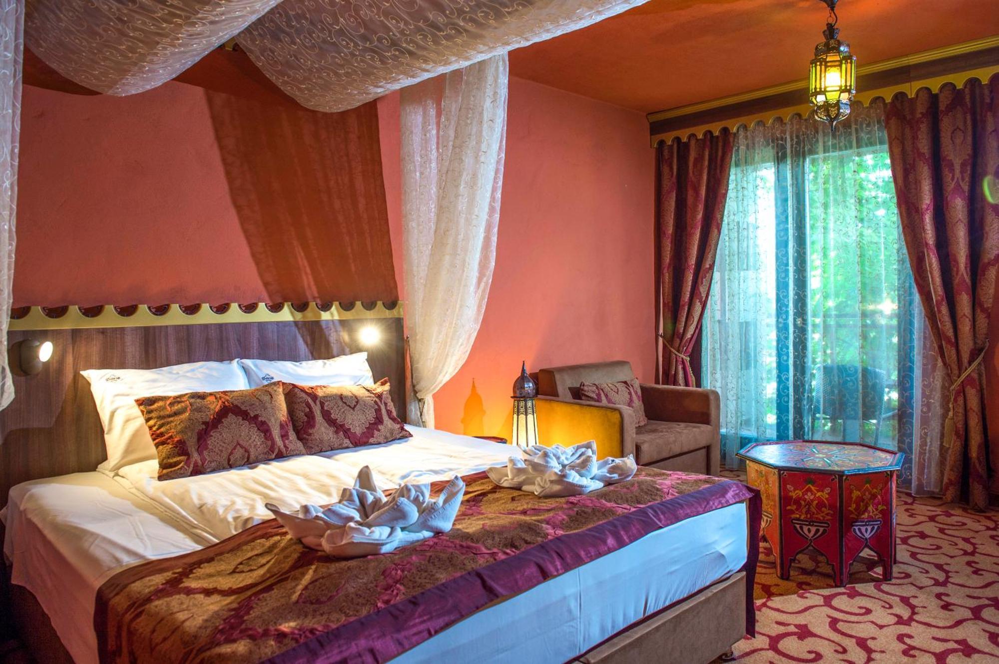 Meses Shiraz Hotel Superior-Adults Only Эгерсалок Экстерьер фото