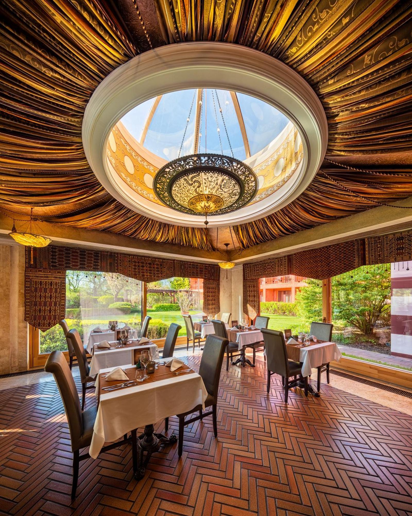 Meses Shiraz Hotel Superior-Adults Only Эгерсалок Экстерьер фото