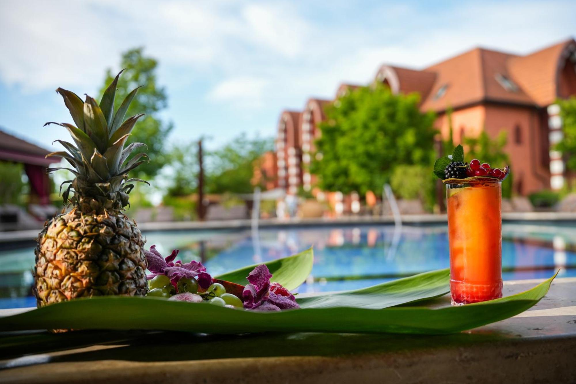 Meses Shiraz Hotel Superior-Adults Only Эгерсалок Экстерьер фото